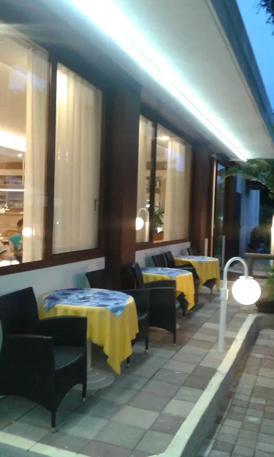 Hotel La Rondine Cavallino-Treporti 3*,  Italia